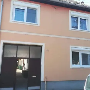 Family House Nyaraló
