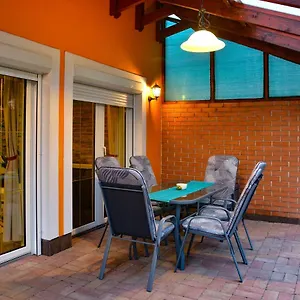 Afrodite Apartmanhaz Villa