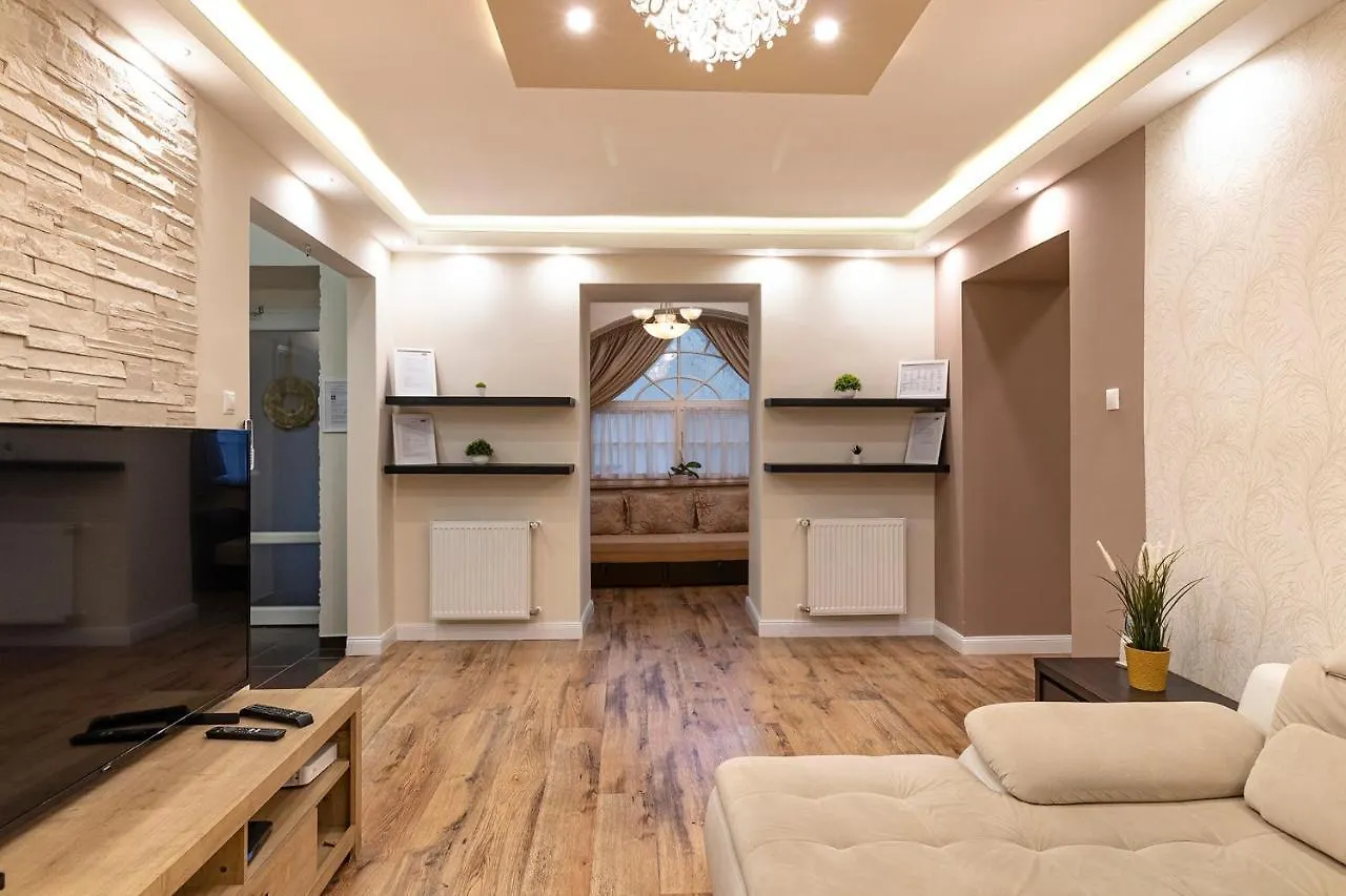 Cork Apartman 에게르 0*,